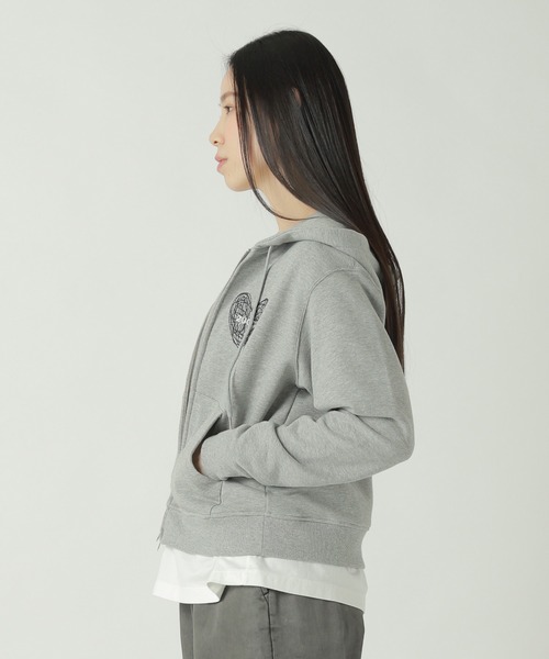 ZUCCa（ズッカ）の「(S)HEART LOGO ZIP-UP HOODIE / パーカー（パーカー・レディース・グレー・M size）」の2枚目の写真
