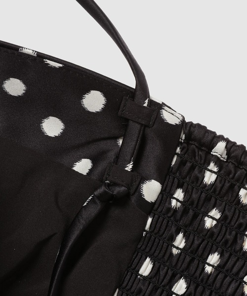 GANNI（ガニー）の「Printed Double Satin Mini Strap Dress（ドレス・レディース・ブラック・36/34）」の5枚目の写真