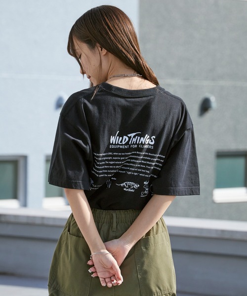 WILD THINGS（ワイルドシングス）の「WILD THINGS/ワイルドシングス OLD ICONS TEE ブランドロゴ プリントTシャツ 2026年春夏（Tシャツ/カットソー・メンズ・ホワイト/ブラック/カーキオリーブ・M/L/XL）」の3枚目の写真