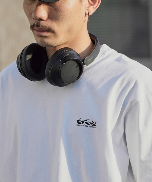 WILD THINGS（ワイルドシングス）の「WILD THINGS/ワイルドシングス OLD ICONS TEE ブランドロゴ プリントTシャツ 2026年春夏（Tシャツ/カットソー・メンズ・ホワイト/ブラック/カーキオリーブ・M/L/XL）」の5枚目の写真