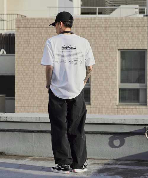 WILD THINGS（ワイルドシングス）の「WILD THINGS/ワイルドシングス OLD ICONS TEE ブランドロゴ プリントTシャツ 2026年春夏（Tシャツ/カットソー・メンズ・ホワイト/ブラック/カーキオリーブ・M/L/XL）」の18枚目の写真