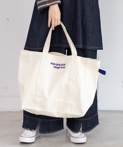 POU DOU DOU(プードゥドゥ)の「POU DOU DOUロゴ刺繍キャンバスバッグ(トートバッグ・レディース・ブルー/ネイビー/ピンク/キナリ・8)」の2枚目の写真
