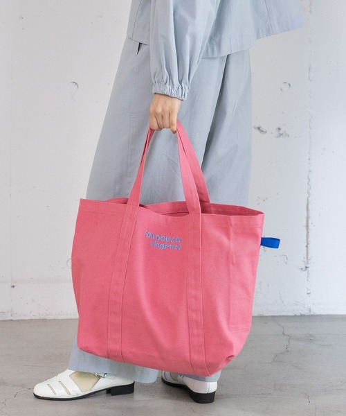 POU DOU DOU(プードゥドゥ)の「POU DOU DOUロゴ刺繍キャンバスバッグ(トートバッグ・レディース・ブルー/ネイビー/ピンク/キナリ・8)」の6枚目の写真