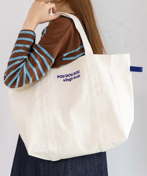 POU DOU DOU(プードゥドゥ)の「POU DOU DOUロゴ刺繍キャンバスバッグ(トートバッグ・レディース・ブルー/ネイビー/ピンク/キナリ・8)」の14枚目の写真