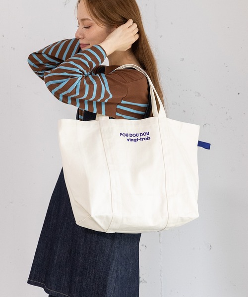 POU DOU DOU(プードゥドゥ)の「POU DOU DOUロゴ刺繍キャンバスバッグ(トートバッグ・レディース・ブルー/ネイビー/ピンク/キナリ・8)」の15枚目の写真