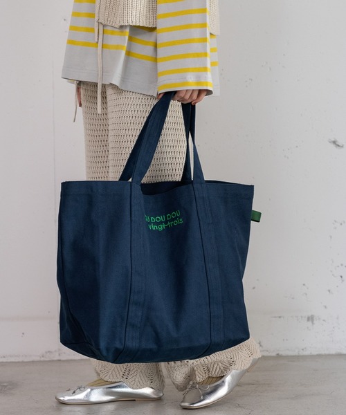 POU DOU DOU(プードゥドゥ)の「POU DOU DOUロゴ刺繍キャンバスバッグ(トートバッグ・レディース・ブルー/ネイビー/ピンク/キナリ・8)」の18枚目の写真