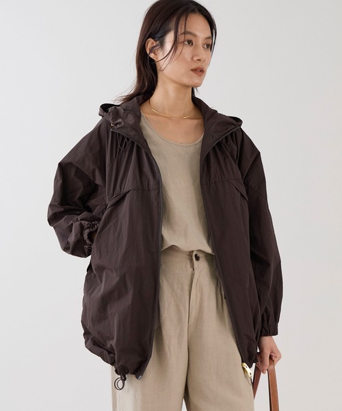 marmors（マルモア）の「【marmors】撥水パッカブルウィンドブレーカー（その他アウター・レディース・ブラウン/ライトベージュ/グレイッシュベージュ・36）」の2枚目の写真
