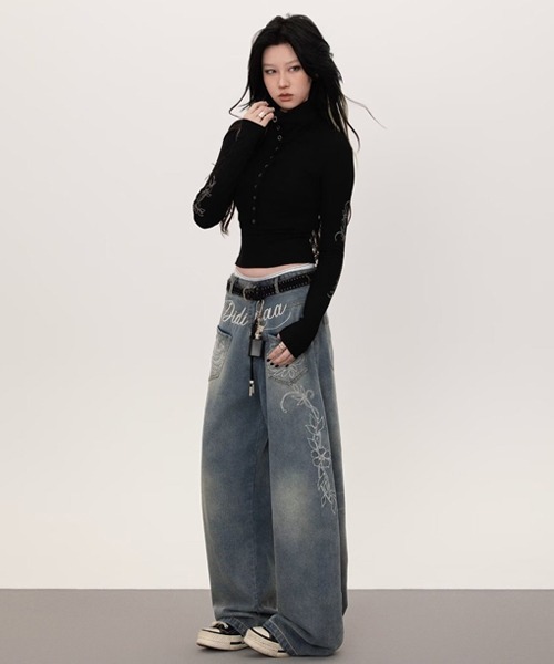 Ressaca(レサーカ)の「花柄刺繍ワイドデニムパンツ(デニムパンツ・レディース・ブルー・L/M)」の6枚目の写真