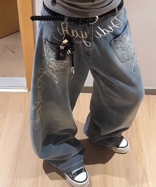 Ressaca(レサーカ)の「花柄刺繍ワイドデニムパンツ(デニムパンツ・レディース・ブルー・L/M)」の2枚目の写真