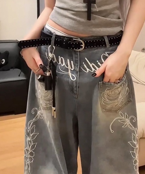 Ressaca(レサーカ)の「花柄刺繍ワイドデニムパンツ(デニムパンツ・レディース・ブルー・L/M)」の4枚目の写真