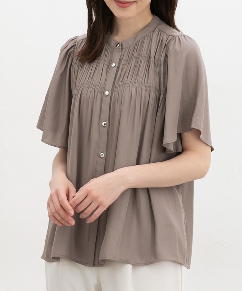 Honeys(ハニーズ)の「シャーリングブラウス(シャツ/ブラウス・レディース・チャコール/モカ/グリーン/ライム/グレイッシュベージュ・3L/L/LL/M/S)」の3枚目の写真