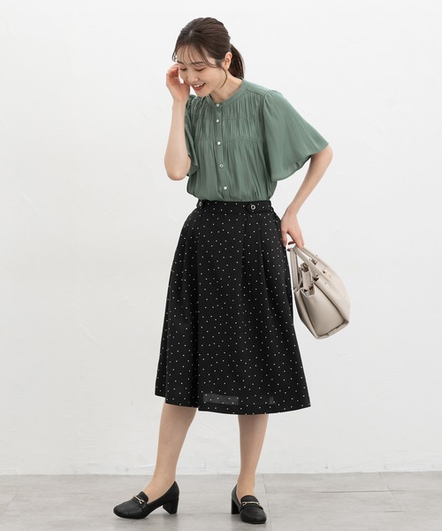 Honeys(ハニーズ)の「シャーリングブラウス(シャツ/ブラウス・レディース・チャコール/モカ/グリーン/ライム/グレイッシュベージュ・3L/L/LL/M/S)」の11枚目の写真