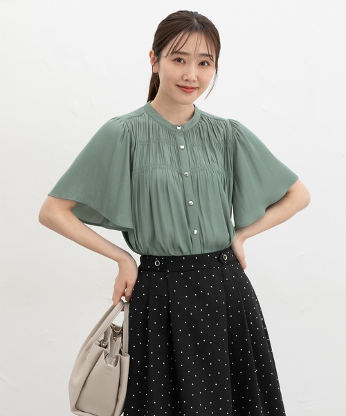 Honeys(ハニーズ)の「シャーリングブラウス(シャツ/ブラウス・レディース・チャコール/モカ/グリーン/ライム/グレイッシュベージュ・3L/L/LL/M/S)」の12枚目の写真
