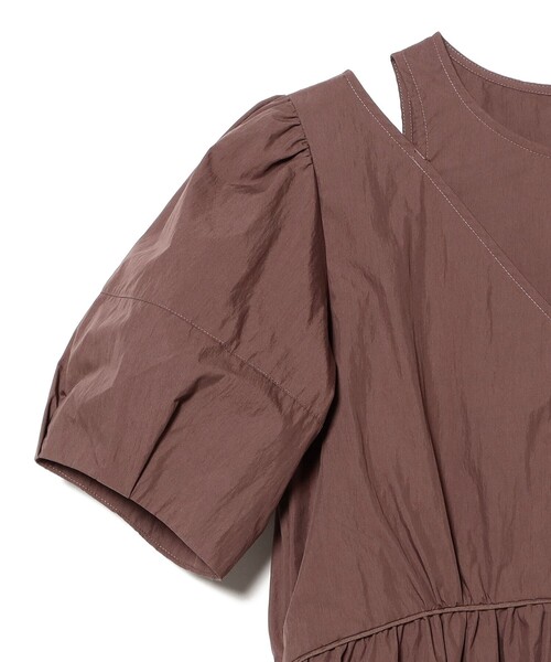 Ray BEAMS（レイビームス）の「【8/6 再値下げ】ショルダー スリット ワンピース（ワンピース・レディース・ブラック/ダークブラウン・0/1）」の22枚目の写真