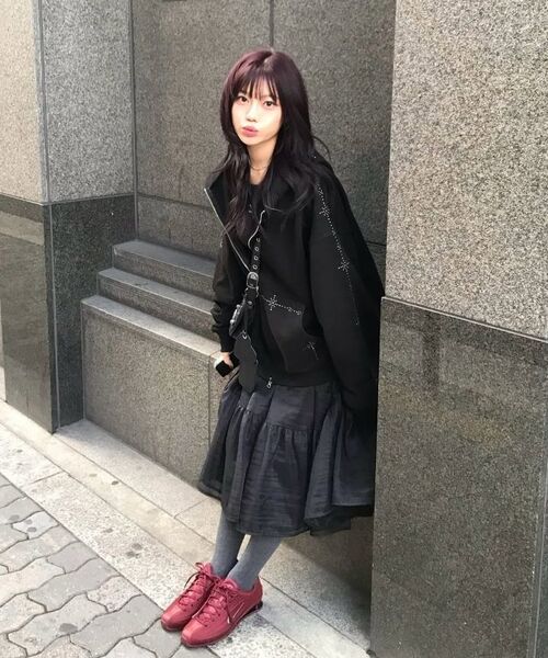 VOONT（ブント）の「Stud Line Hood Zip-up (BLACK)（パーカー・レディース・ブラック・OS）」の2枚目の写真