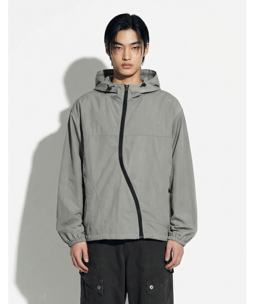 APOSTROPHE COMMA(アポストロフィコンマ)の「ウェーブジップアップフードウィンドジャケット_ブラウン(ナイロンジャケット・レディース・その他・SMALL/MEDIUM/LARGE)」の4枚目の写真