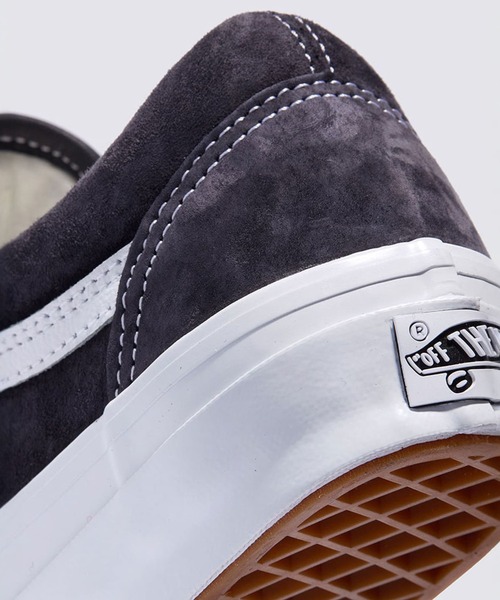 VANS(バンズ)の「VANS PREMIUM オールドスクール ピッグスエード / LX Old Skool PIG SUEDE NINE IR VN000D56BYD1(スニーカー・メンズ・ダークグレー・4)」の6枚目の写真