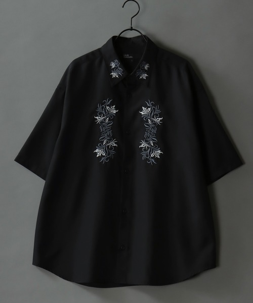 SITRY（シトリー）の「Flower Embroidery Shirt/花刺繍 ビッグシルエット 半袖シャツ（シャツ/ブラウス・メンズ・ホワイト/ホワイト系その他/ブラック/ブラック系その他・LL/M/L）」の3枚目の写真