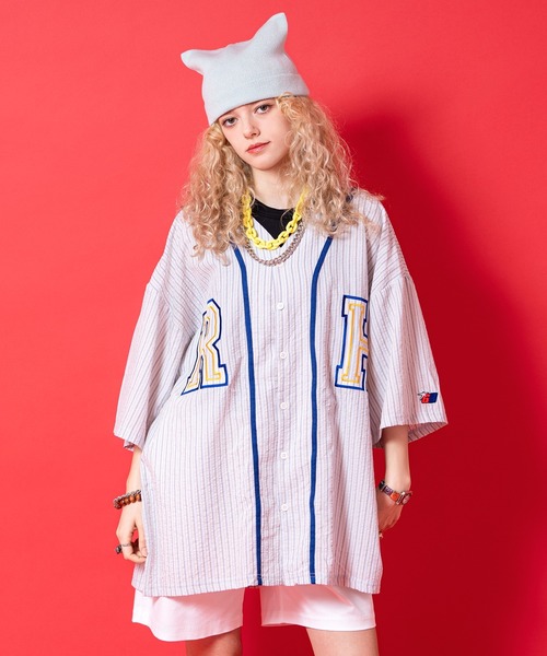 a.p.o.v.(エーピーオービー)の「a.p.o.v. ピンストライプライトコットンナンバリングデザインオーバーサイズベースボールシャツ(シャツ/ブラウス・メンズ・パープル/ホワイト・ONESIZE)」の4枚目の写真