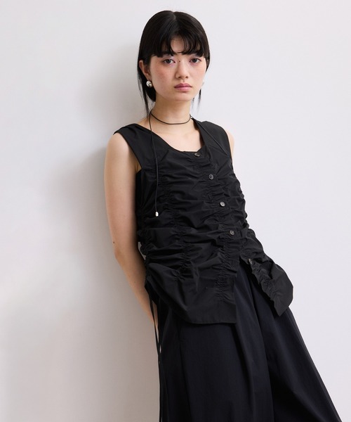 ADAM ET ROPE'(アダムエロペ)の「【WEB限定】シャーリングジレ(ベスト・レディース・ブラック/ブラウン/オフホワイト・FREE)」の13枚目の写真