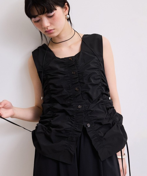 ADAM ET ROPE'(アダムエロペ)の「【WEB限定】シャーリングジレ(ベスト・レディース・ブラック/ブラウン/オフホワイト・FREE)」の14枚目の写真