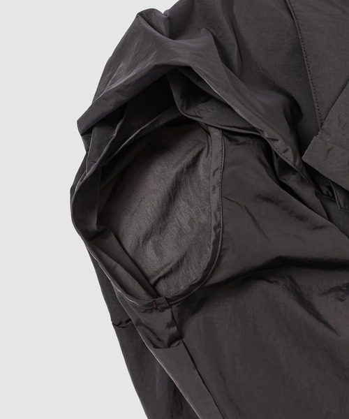 YOHEI OHNO（ヨウヘイオオノ）の「"Observer" Nylon Sleeveless Jacket（その他アウター・レディース・グレー/イエロー・36）」の4枚目の写真