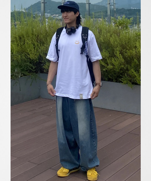 GRAVER（グレーバー）の「[ユニセックス]スモールドローイングスマイル半袖Tシャツ_ホワイト/イエローロゴ（Tシャツ/カットソー・レディース・ホワイト・SMALL/MEDIUM/LARGE/X-LARGE）」の8枚目の写真