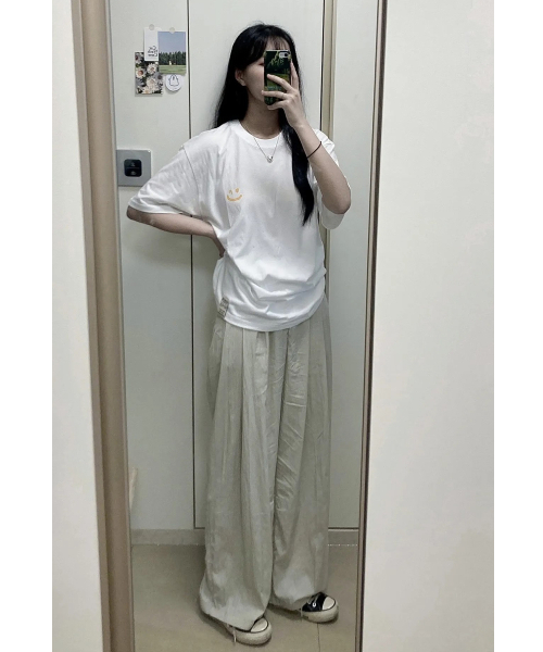 GRAVER（グレーバー）の「[ユニセックス]スモールドローイングスマイル半袖Tシャツ_ホワイト/イエローロゴ（Tシャツ/カットソー・レディース・ホワイト・SMALL/MEDIUM/LARGE/X-LARGE）」の9枚目の写真