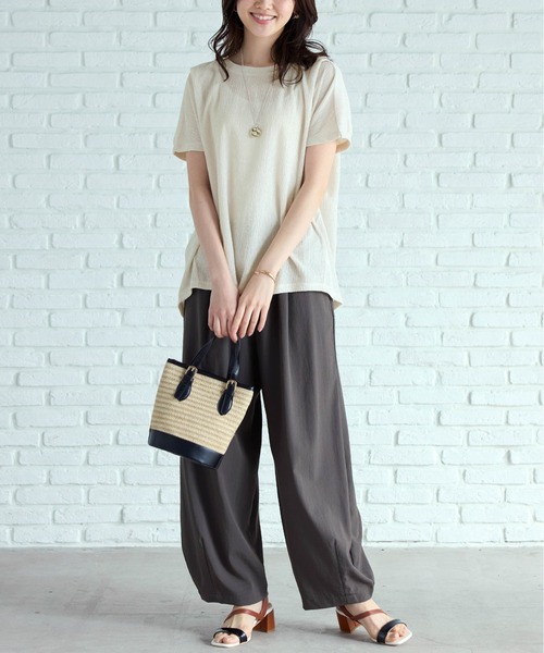 BELLUNA PLUS（ベルーナ）の「楊柳素材ドルマンプルオーバー（Tシャツ/カットソー・レディース・ブラック/アイボリー/セージグリーン/コーラル・MEDIUM/LARGE/X-LARGE）」の6枚目の写真