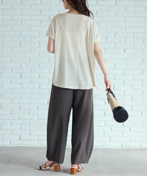 BELLUNA PLUS（ベルーナ）の「楊柳素材ドルマンプルオーバー（Tシャツ/カットソー・レディース・ブラック/アイボリー/セージグリーン/コーラル・MEDIUM/LARGE/X-LARGE）」の8枚目の写真
