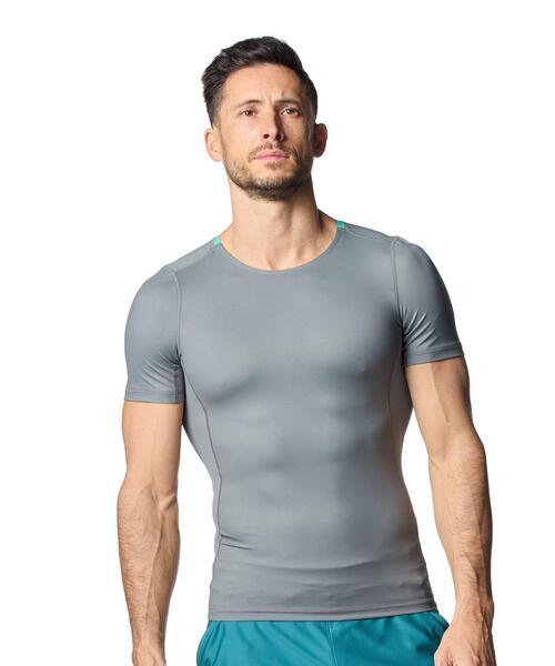 UNDER ARMOUR(アンダーアーマー)の「UAクール コンプレッション ショートスリーブ シャツ(トレーニング/メンズ)(Tシャツ/カットソー・メンズ・イエロー系・L/2XL/XL/M/S)」の1枚目の写真