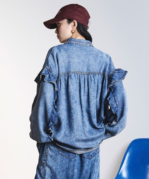 ROSE BUD(ローズバッド)の「LIGHT OZ FRILL DENIM SHIRT(シャツ/ブラウス・レディース・ライトインディゴブルー/インディゴブルー・ONE SIZE)」の9枚目の写真