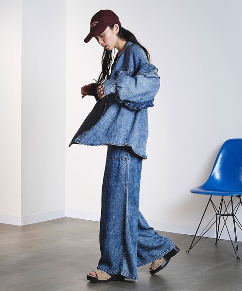 ROSE BUD(ローズバッド)の「LIGHT OZ FRILL DENIM SHIRT(シャツ/ブラウス・レディース・ライトインディゴブルー/インディゴブルー・ONE SIZE)」の7枚目の写真