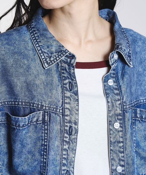 ROSE BUD(ローズバッド)の「LIGHT OZ FRILL DENIM SHIRT(シャツ/ブラウス・レディース・ライトインディゴブルー/インディゴブルー・ONE SIZE)」の5枚目の写真