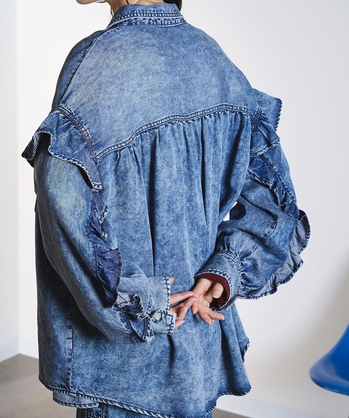 ROSE BUD(ローズバッド)の「LIGHT OZ FRILL DENIM SHIRT(シャツ/ブラウス・レディース・ライトインディゴブルー/インディゴブルー・ONE SIZE)」の19枚目の写真