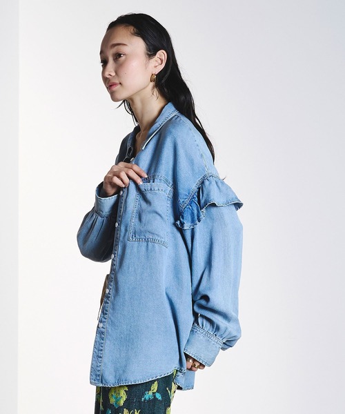 ROSE BUD(ローズバッド)の「LIGHT OZ FRILL DENIM SHIRT(シャツ/ブラウス・レディース・ライトインディゴブルー/インディゴブルー・ONE SIZE)」の17枚目の写真