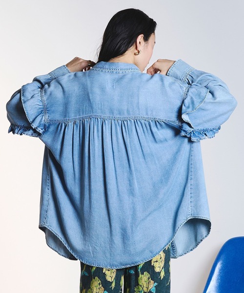 ROSE BUD(ローズバッド)の「LIGHT OZ FRILL DENIM SHIRT(シャツ/ブラウス・レディース・ライトインディゴブルー/インディゴブルー・ONE SIZE)」の16枚目の写真