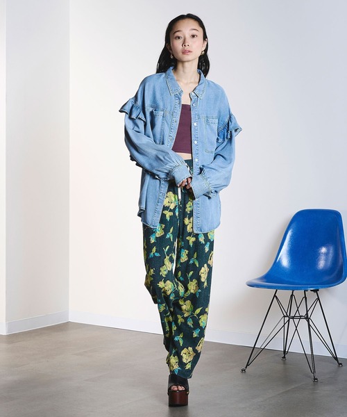 ROSE BUD(ローズバッド)の「LIGHT OZ FRILL DENIM SHIRT(シャツ/ブラウス・レディース・ライトインディゴブルー/インディゴブルー・ONE SIZE)」の15枚目の写真