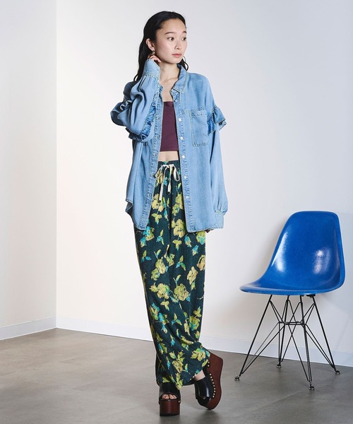 ROSE BUD(ローズバッド)の「LIGHT OZ FRILL DENIM SHIRT(シャツ/ブラウス・レディース・ライトインディゴブルー/インディゴブルー・ONE SIZE)」の14枚目の写真