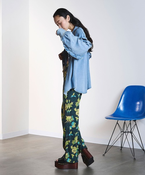 ROSE BUD(ローズバッド)の「LIGHT OZ FRILL DENIM SHIRT(シャツ/ブラウス・レディース・ライトインディゴブルー/インディゴブルー・ONE SIZE)」の13枚目の写真