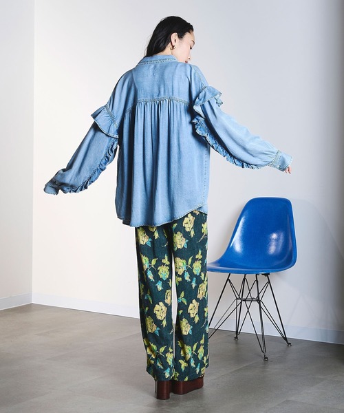 ROSE BUD(ローズバッド)の「LIGHT OZ FRILL DENIM SHIRT(シャツ/ブラウス・レディース・ライトインディゴブルー/インディゴブルー・ONE SIZE)」の12枚目の写真