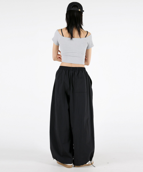 UMM(ウム)の「レディース バサラックダブルピンタックバルーンワイドパンツ 2COLOR(その他パンツ・レディース・ブラック/チャコール・F)」の7枚目の写真
