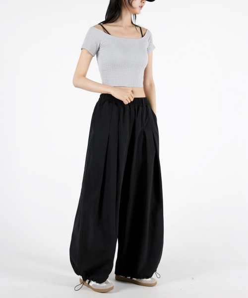 UMM(ウム)の「レディース バサラックダブルピンタックバルーンワイドパンツ 2COLOR(その他パンツ・レディース・ブラック/チャコール・F)」の8枚目の写真