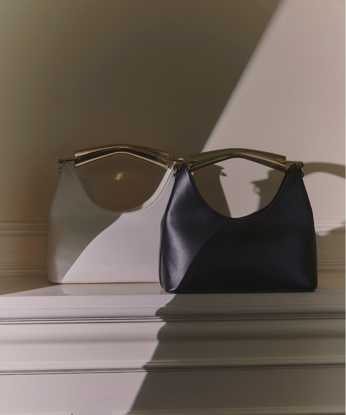 ORGUE(オルグ)の「Gold handle bag/ゴールドハンドルバッグ(ハンドバッグ・レディース・ブラック/アイボリー・FREE)」の5枚目の写真
