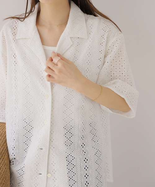 JOURNAL STANDARD relume(ジャーナルスタンダード レリューム)の「《一部WEB限定追加》コットンカットワーク刺繍開襟シャツ(シャツ/ブラウス・レディース・ホワイト/ブラック/ブラック系その他/ホワイト系その他・FREE)」の2枚目の写真
