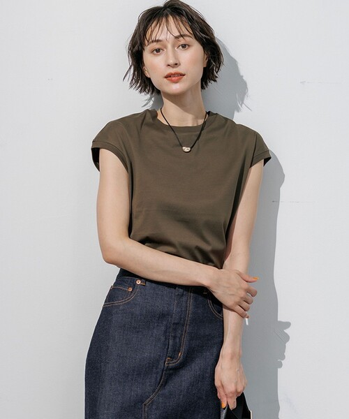 23区(ニジュウサンク)の「シルキータッチ フレンチスリーブ Tシャツ(Tシャツ/カットソー・レディース・グレー系/ベージュ系/ホワイト系/パイングリーン系/ピンク系/カーキ系/ダルブルー系/ブラック系/ネイビー系・38)」の5枚目の写真