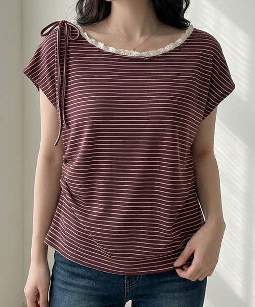 VIVID LADY(ビビッドレディー)の「レースネック リボン ボーダー柄 半袖トップス(Tシャツ/カットソー・レディース・ブラック/ワイン・FREE)」の2枚目の写真