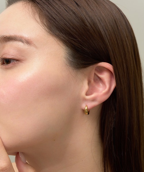 VATSURICA（バツリカ）の「〈LOINE〉金属アレルギー対応 / ステンレス / ミニ ドロップ フープピアス 11mm（ピアス（両耳用）・レディース・ゴールド・FREE）」の2枚目の写真