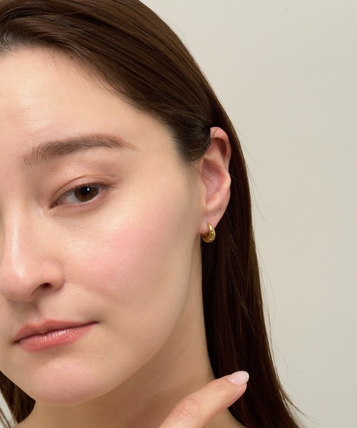 VATSURICA（バツリカ）の「〈LOINE〉金属アレルギー対応 / ステンレス / ミニ ドロップ フープピアス 11mm（ピアス（両耳用）・レディース・ゴールド・FREE）」の4枚目の写真