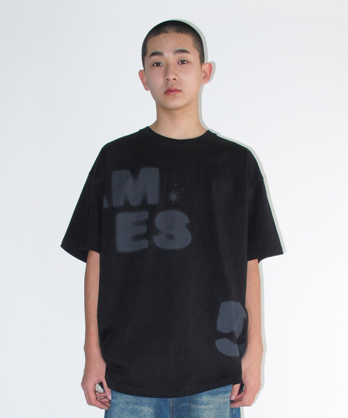 AMESWORLDWIDE(アメスワールドワイド)の「SPRAY 52 TYPO TEE BLACK(Tシャツ/カットソー・レディース・その他・SMALL/MEDIUM/LARGE)」の4枚目の写真